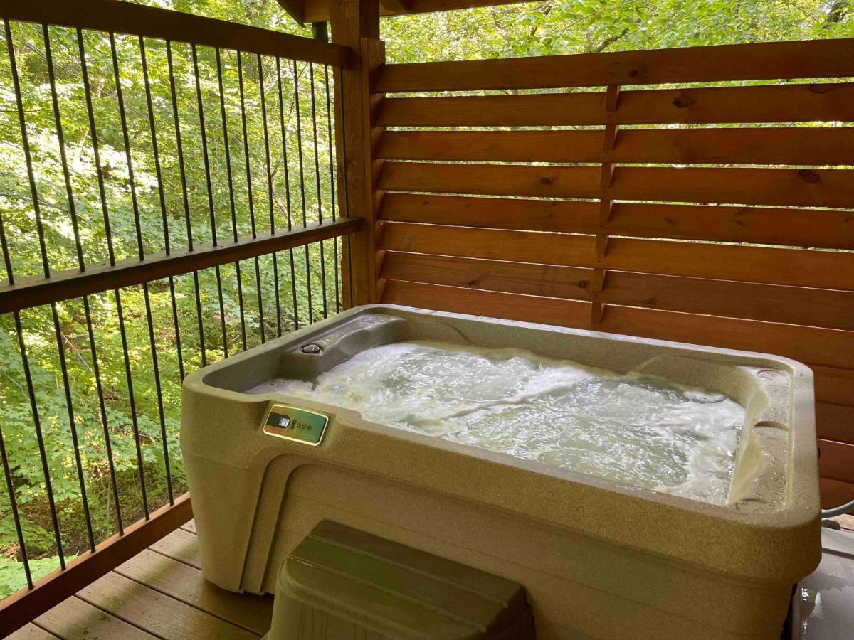 Cricket Hill Treehouse By Amish Country Lodging Millersburg Exteriör bild
