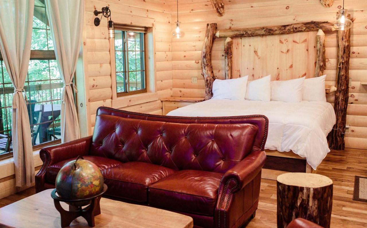 Cricket Hill Treehouse By Amish Country Lodging Millersburg Exteriör bild